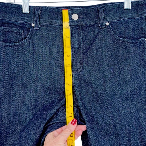Chico's Fabulously Slimming Capri Jeans Dark Wash Size 6 0.5 Denim Pants - Picture 6 of 7